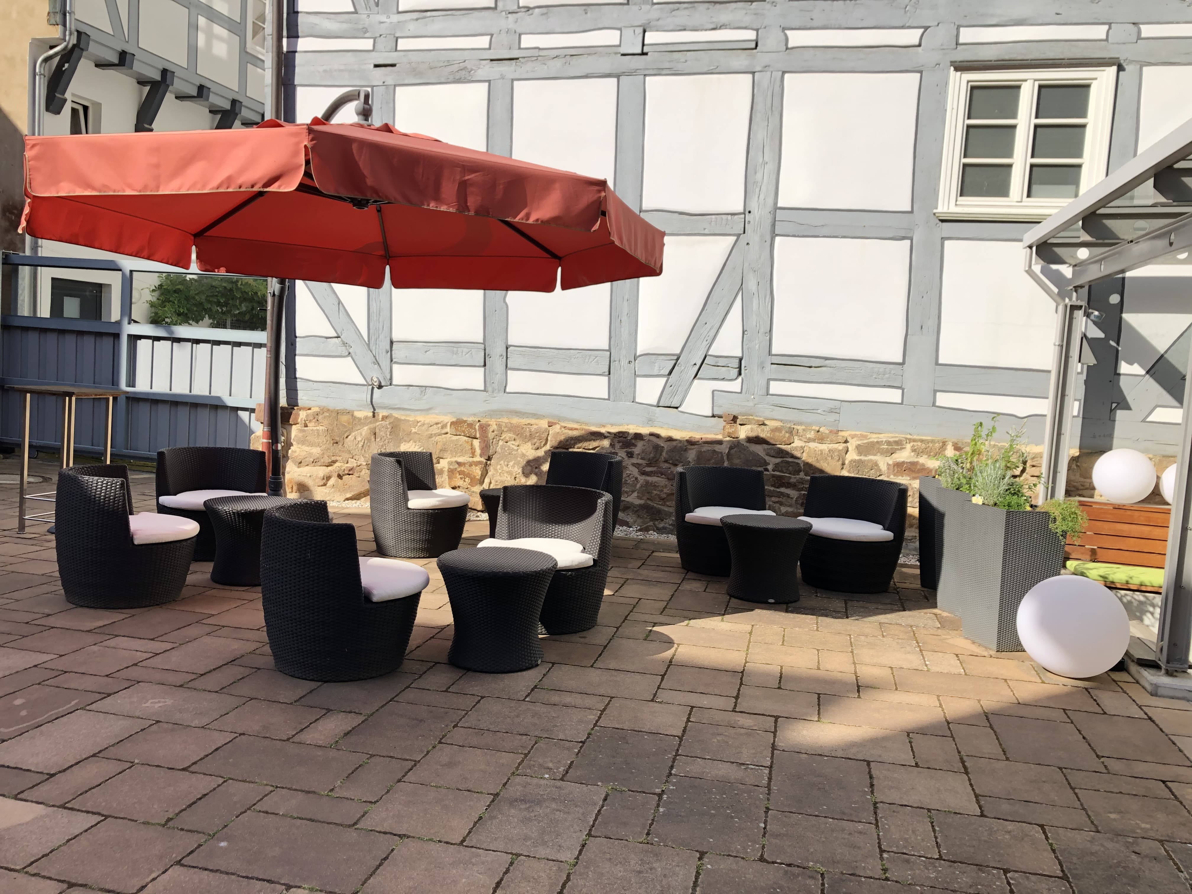 CENTRINUM Altstadt-Hotel Terrace seating elements
